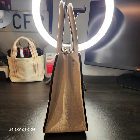 Michael Kors Mercer Pebbled Leather Hand Bag - Picture 12 of 13